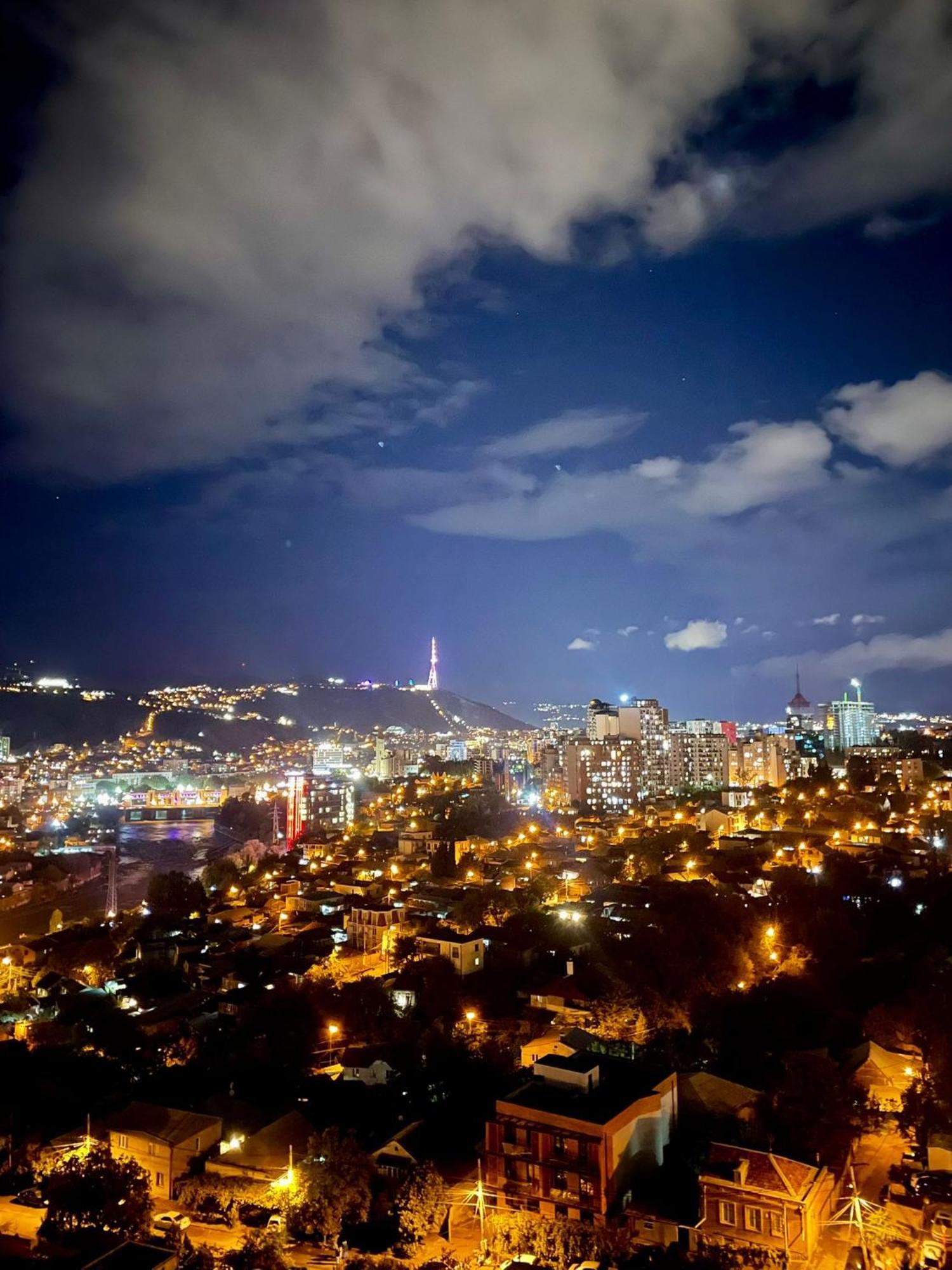 Cozy 1-Bedroom Unit In Tbilisi, With Amazing View Bagian luar foto
